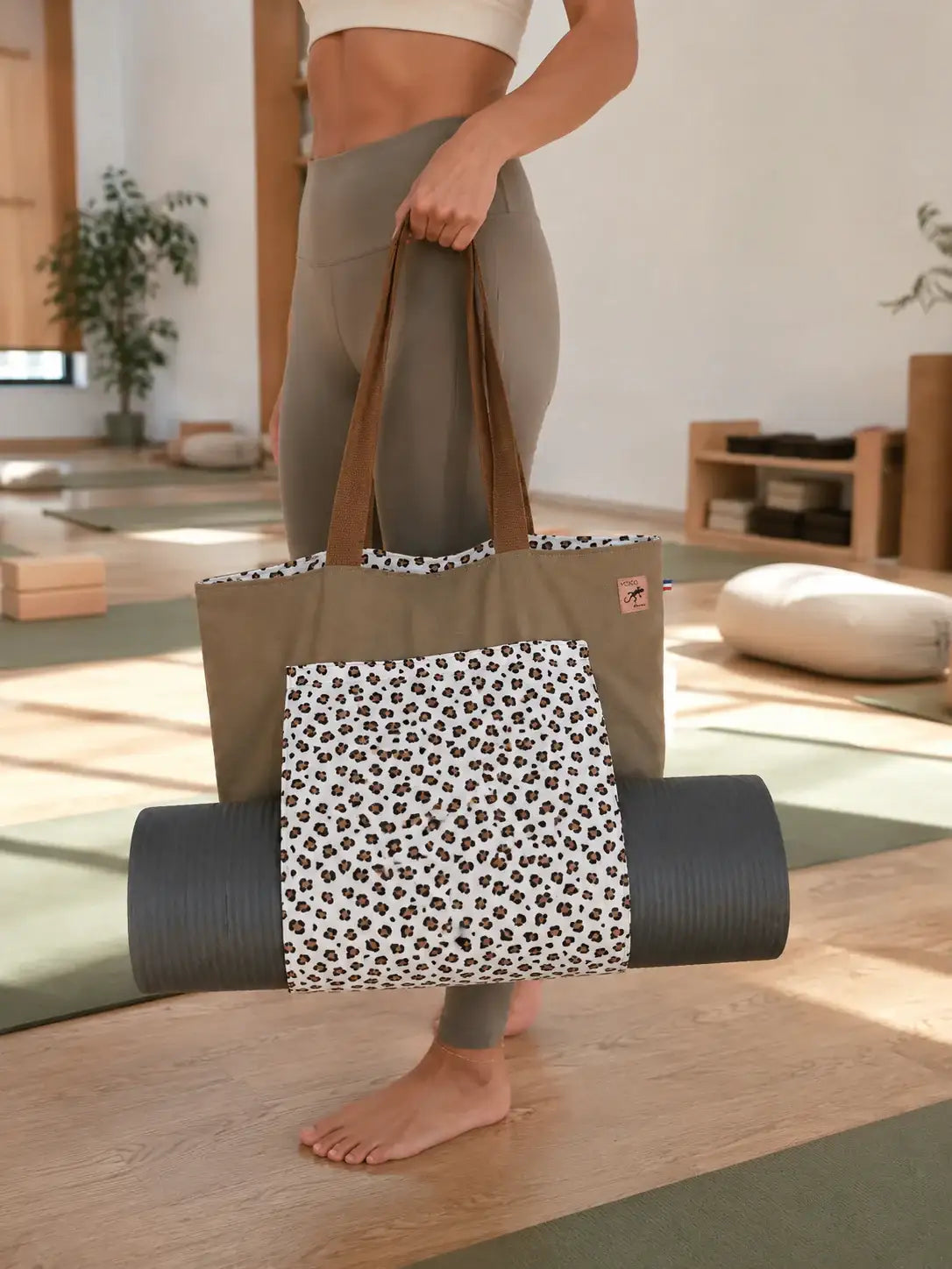 Sac de yoga en tissu artisanal avec motif léopard, idéal pour le yoga et le bien-être