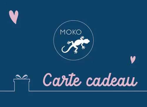 Carte cadeau bleue avec lézard blanc, cœurs roses et dessin de cadeau, texte 'Carte cadeau'.