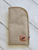 Étui à lunettes en tissu beige côtelé, étiquette cousue, création artisanale française